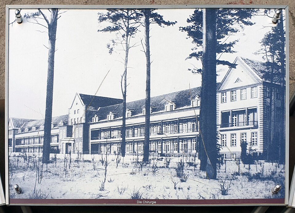 Datei:Schild Beelitz-Heilstätten (Beelitz) Beelitz-Heilstätten Chirurgie2.jpg